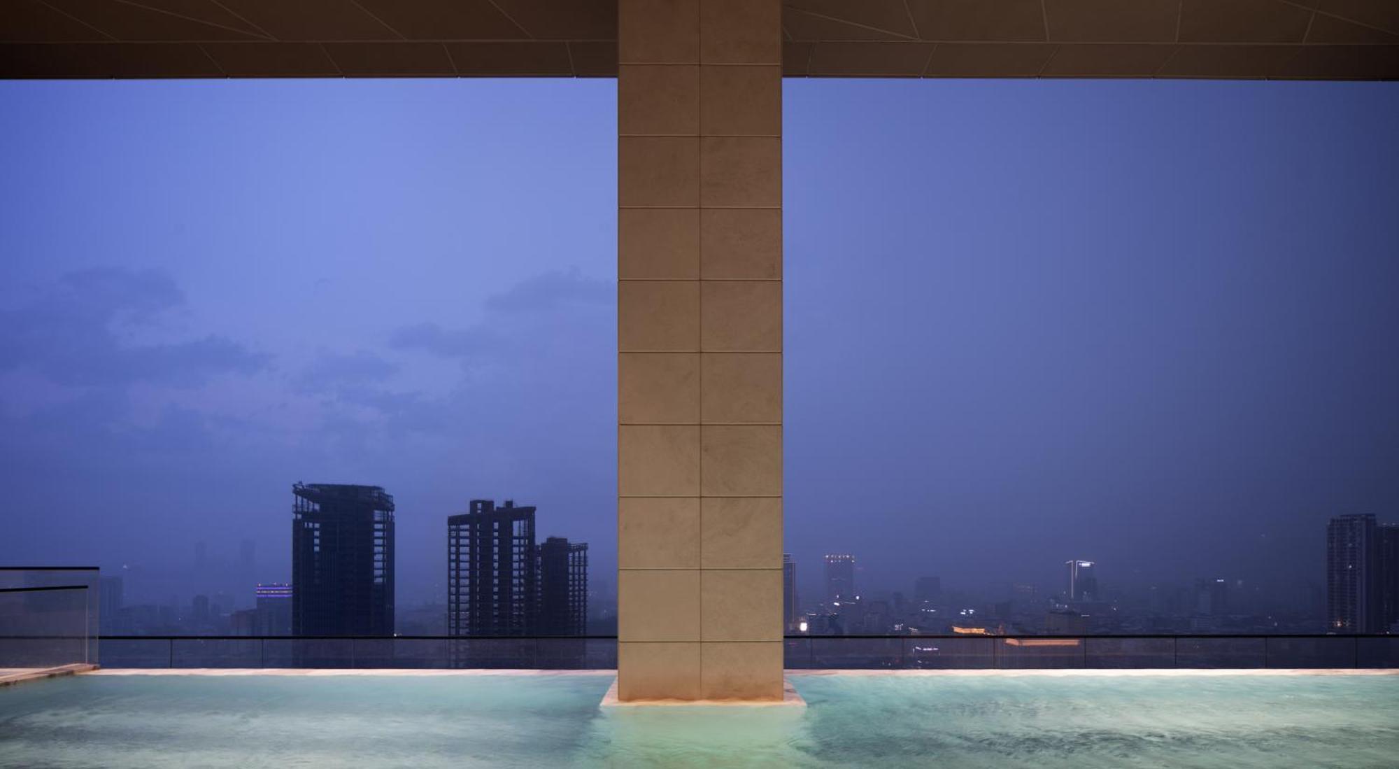 Citadines Flatiron Phnom Penh Hotel ภายนอก รูปภาพ